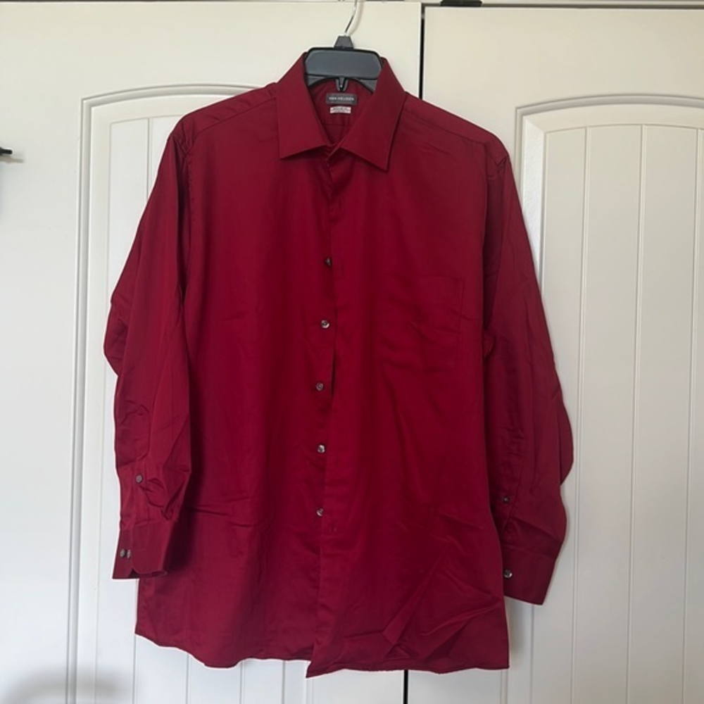 Gorgeous‎ deep red men’s Van Heusen dress shirt for men 17/32/33 regular stretch